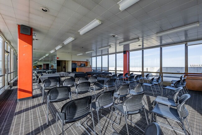 Building Photo - 5455 N Sheridan Rd