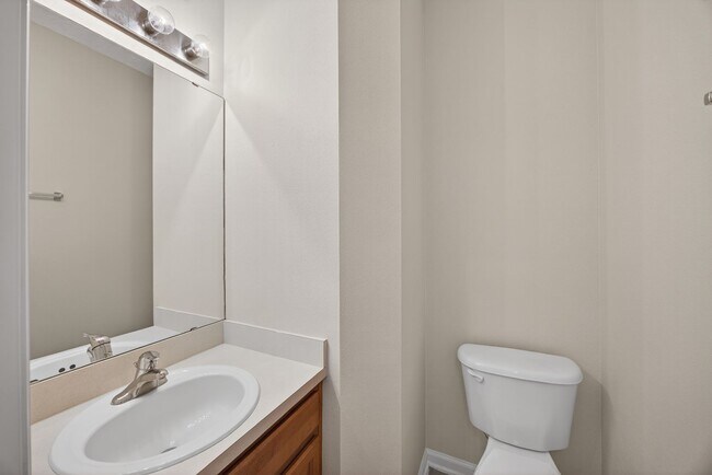 Building Photo - Beautiful Townhome in Biscayne Bay!