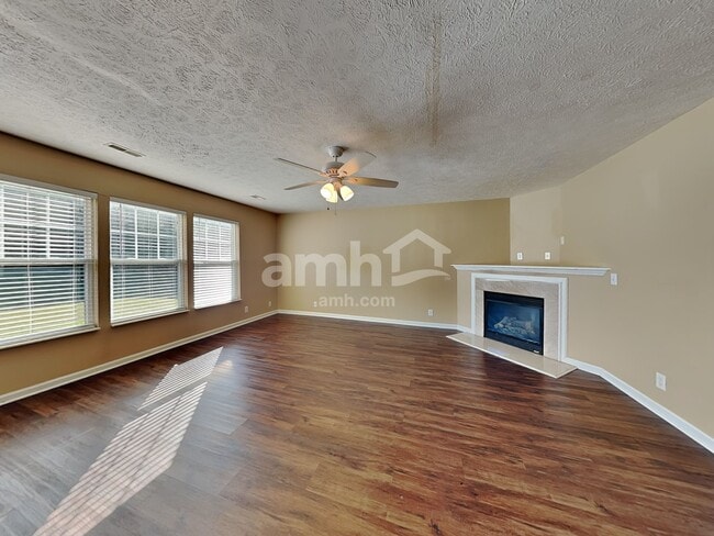 Building Photo - 3128 Hidden Creek Dr