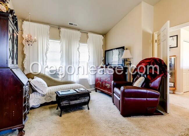 Building Photo - Beautiful large West Eugene home