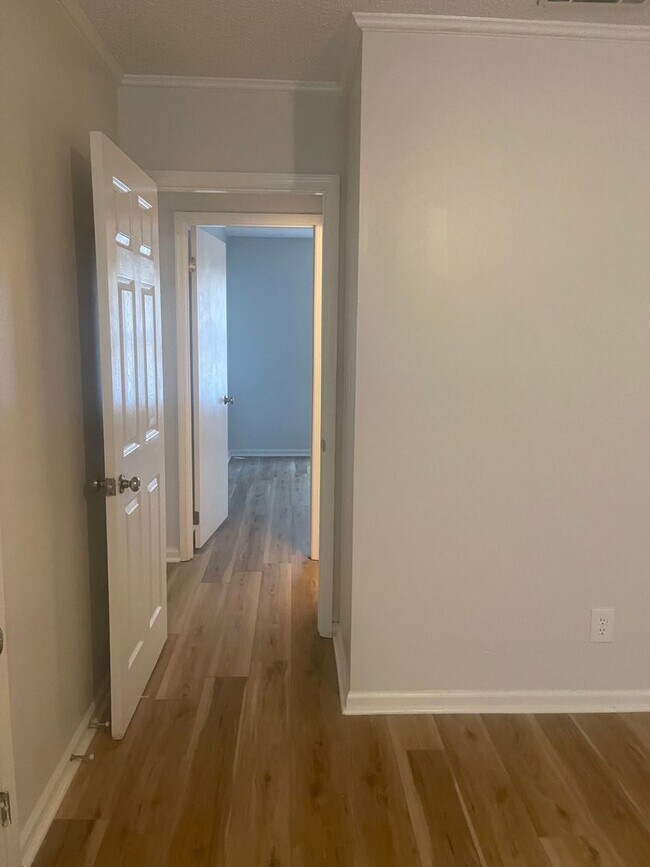 Building Photo - 133 Seminole Ave