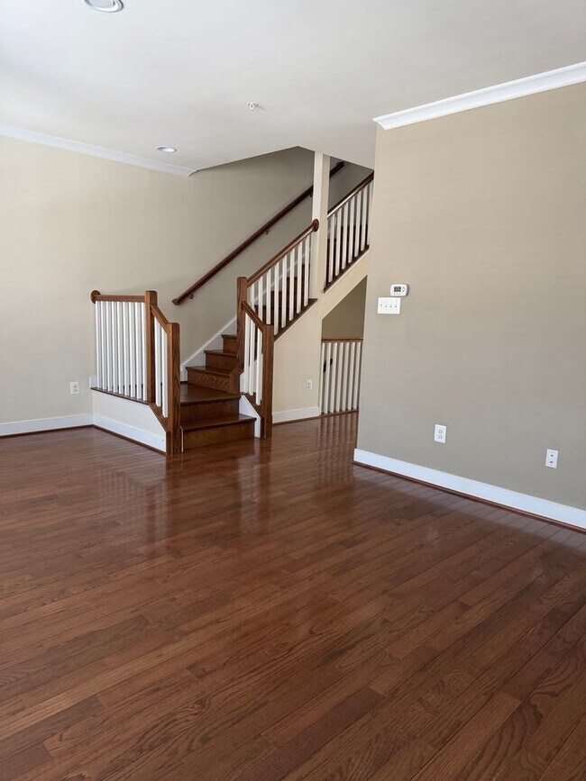 Building Photo - 4 LEVEL TOWNHOUSE WITH 2 CAR GARAGE, WALKING DISTANCE TO DOWNTOWN CROWN