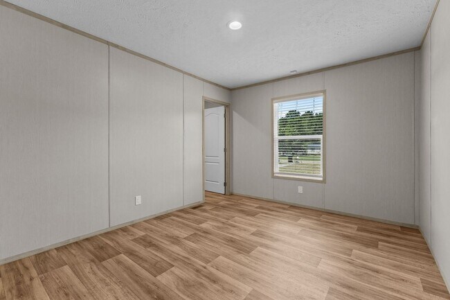 Building Photo - New build home on a spacious lot!