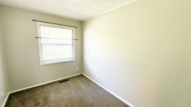 Building Photo - NORTH EAST SIDE 3 BEDROOM HOME AVAILABLE NOW!