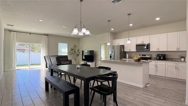 Building Photo - 2129 Hibiscus Pl