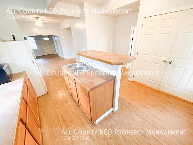 Building Photo - 470 Allyn St