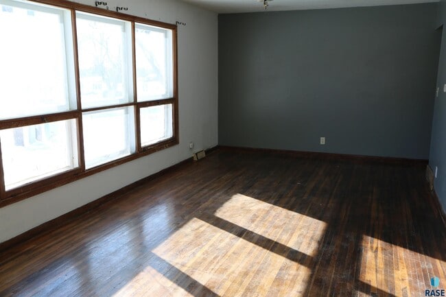 Building Photo - 3008 E 15th St