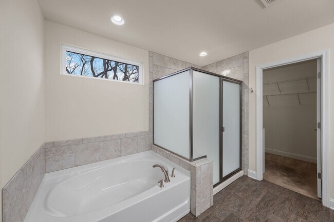 Building Photo - 3002 DaVinci Ct