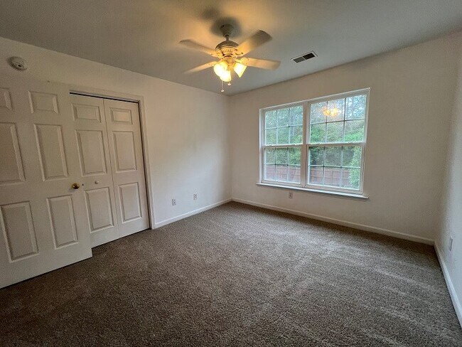 Building Photo - 570 Batty Way