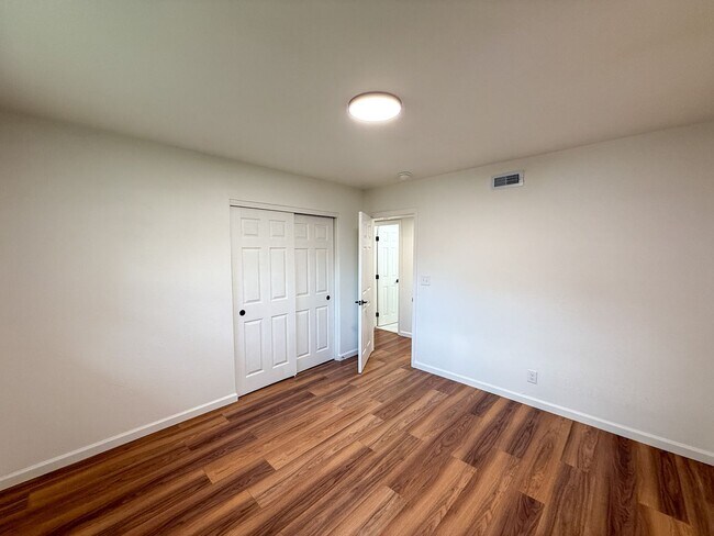Building Photo - 5230 Springhill Dr