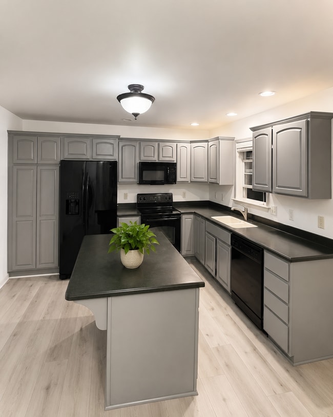 Building Photo - 3 Bedroom Townhome in Mechanicsburg