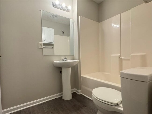 Building Photo - 4044 Robin Cir