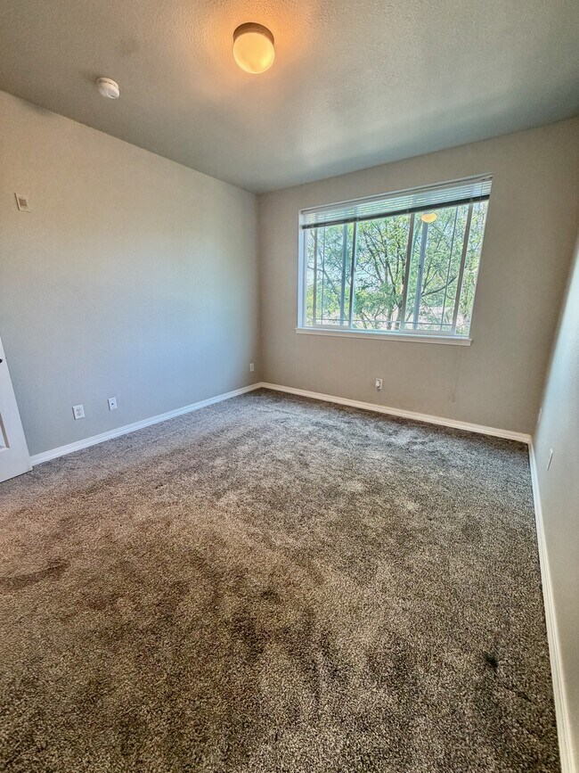 Building Photo - 2133 Krisron Rd
