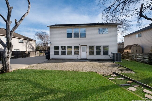 Building Photo - Beautiful, fully remodeled 3 bedroom, 2.5 ...
