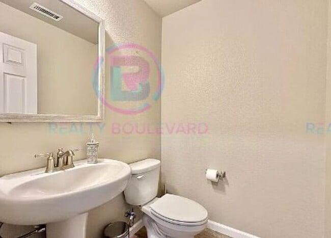 Building Photo - 1/2 Month Free!! Modern 3-Story Home with ...