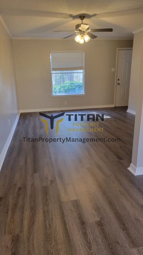 Building Photo - 2bed/1bath Townhouse