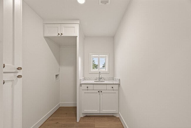 Building Photo - 9242 Autauga St