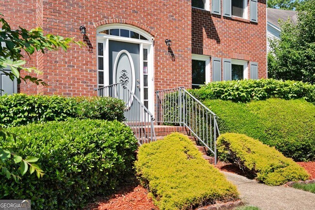 Building Photo - 821 Soaring Dr NE