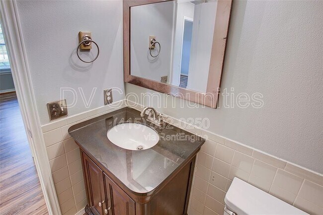 Building Photo - 2103 Goodwin Dr