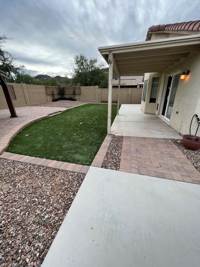 Building Photo - HOUSE FOR RENT