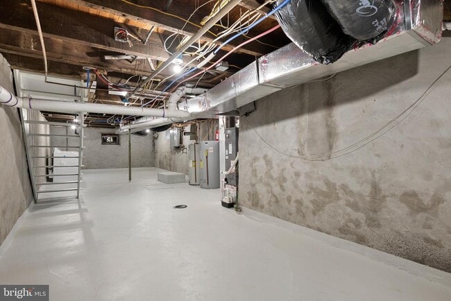 Building Photo - 211 W Broad St