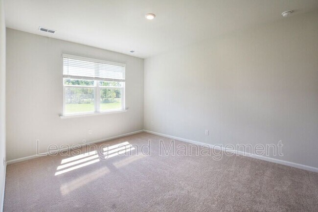 Building Photo - 411 Zenith Blvd