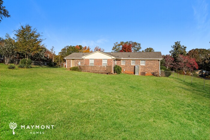 Building Photo - 301 Pineridge Dr