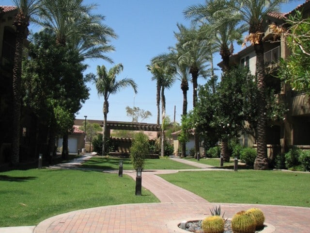 Building Photo - 5302 E Van Buren St