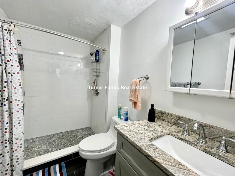 Building Photo - 48 Derby St