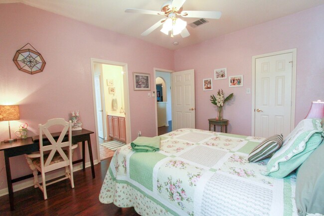 Building Photo - Stately 4-Bedroom, 3-Bath Home with Modern...