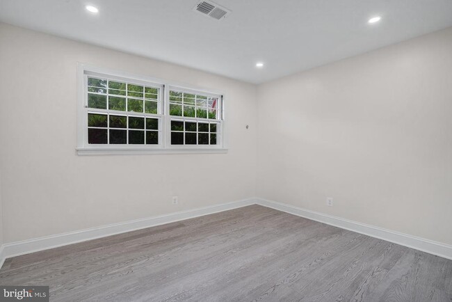 Building Photo - 7203 Marine Dr