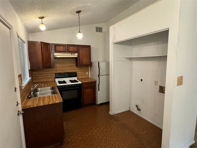 Building Photo - 905 Tillery St