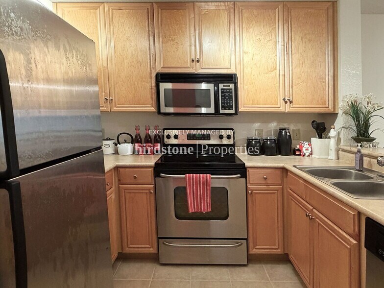 Building Photo - 11 Arbor Club Dr