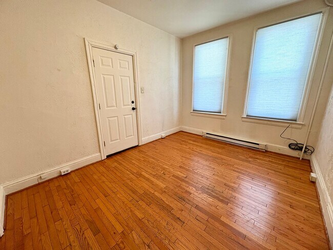 Building Photo - 118 S Richland Ave