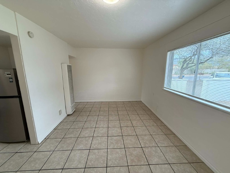 Building Photo - 460 E Delano St