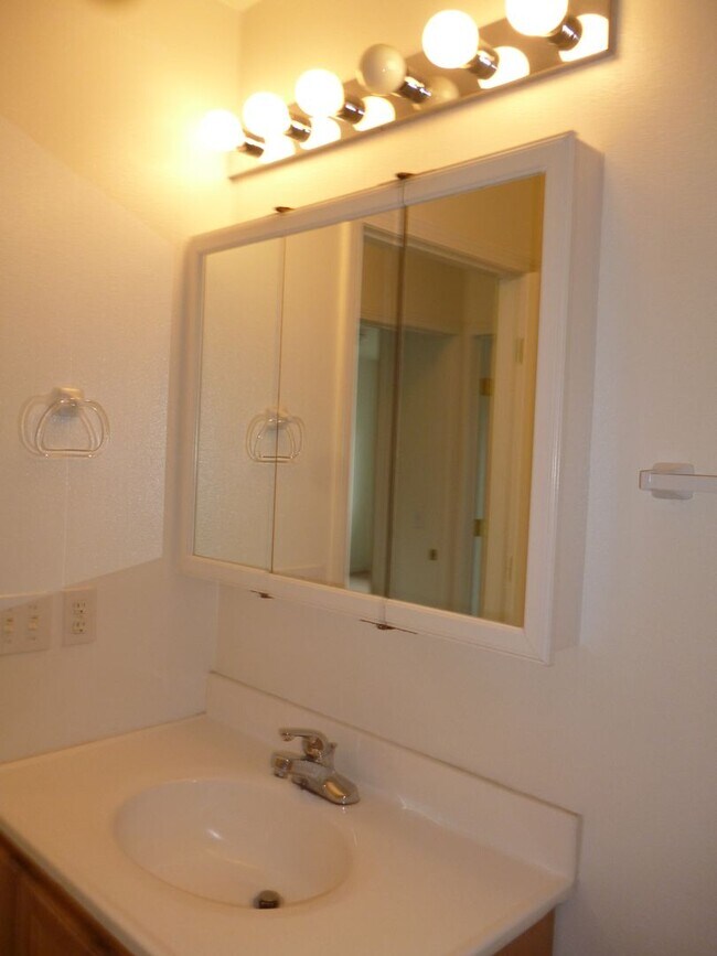 Building Photo - 2069