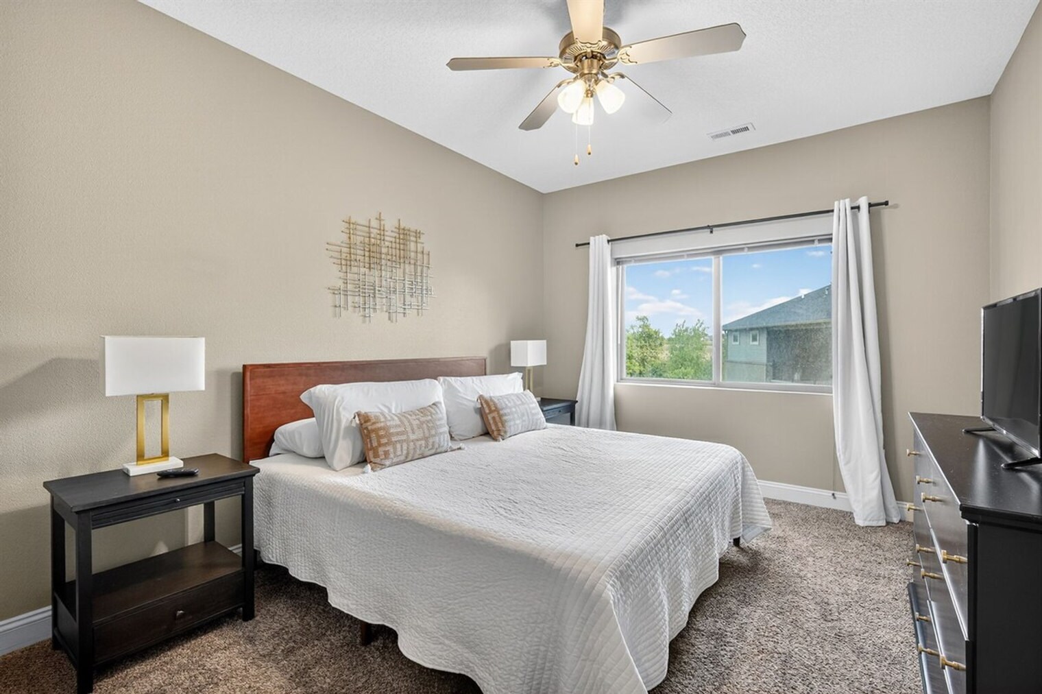 Building Photo - 8350 Cascade Ave