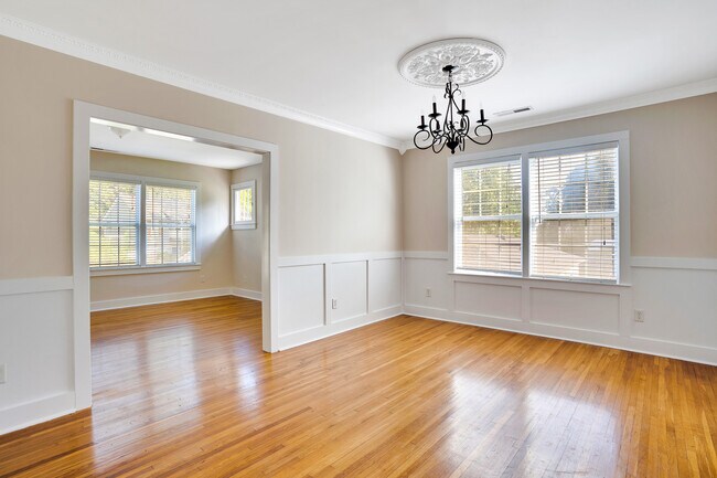 Building Photo - 1607 Knickerbocker Ave