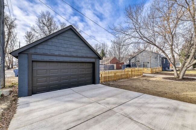 Building Photo - 946 Pratt St