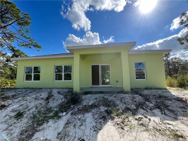 Building Photo - PRICE IMPROVEMENT!!!-LARGE 4 BED/2BATH/2CA...