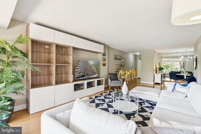 Building Photo - 1300 Army Navy Dr