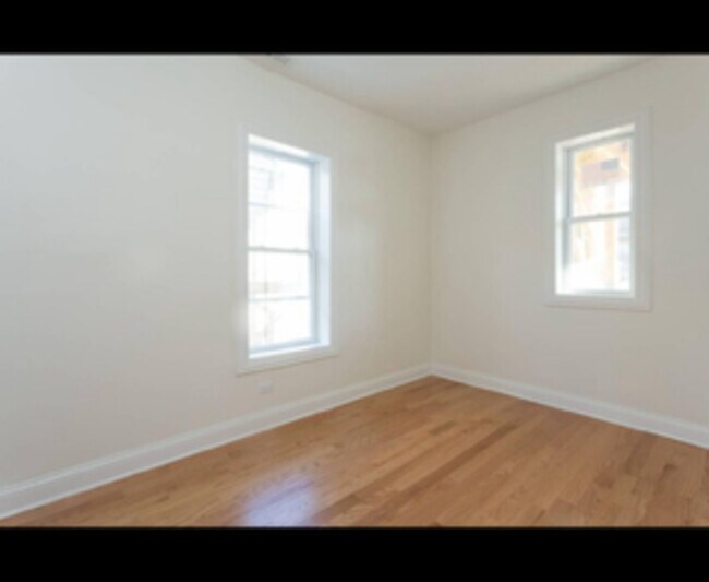 Building Photo - 2321 W Fullerton Ave