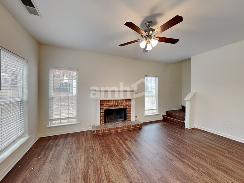 Building Photo - 2026 Oakbluff Way SW