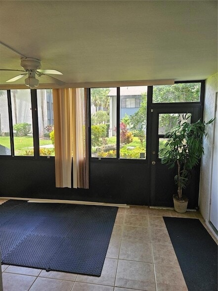 Building Photo - 7 Escondido Cir