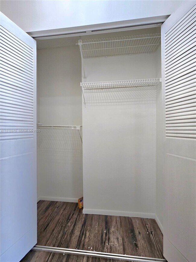 Building Photo - 2500 NE 135th St