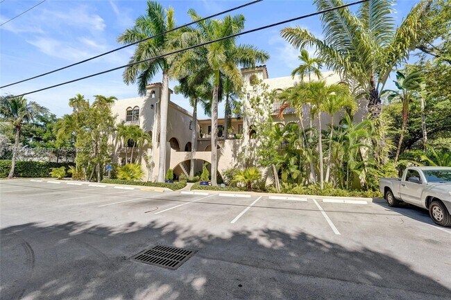 Building Photo - 815 NE 28th St