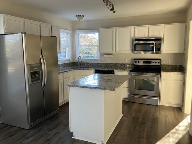 Building Photo - 3008 Isabella Dr