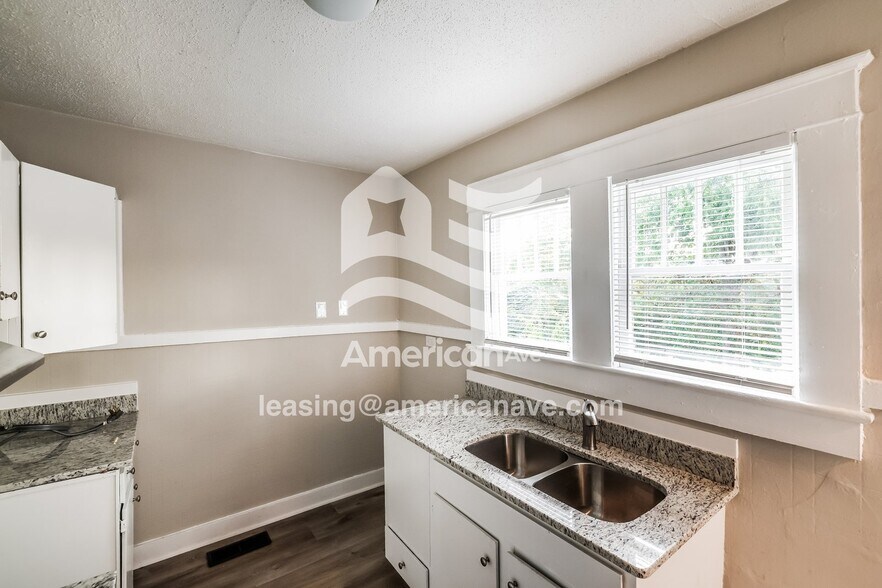 Building Photo - 8214 8th Ave S