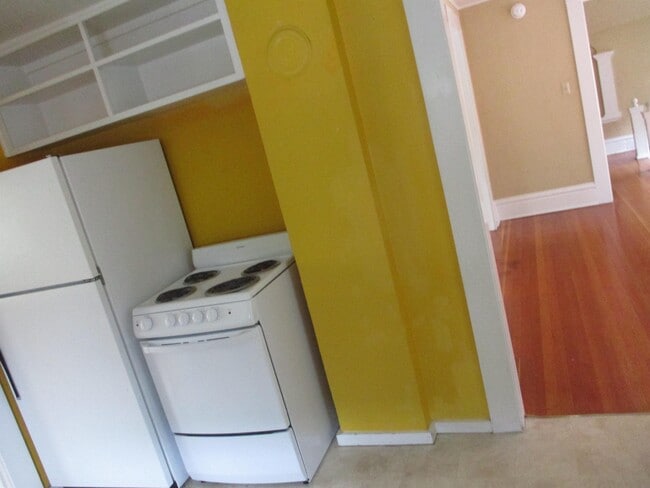 Building Photo - 1392 Willamette St