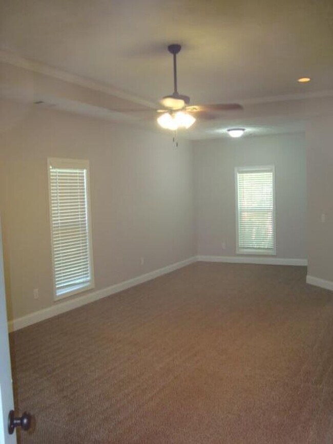 Building Photo - Home in Phenix City available to rent 10/2...